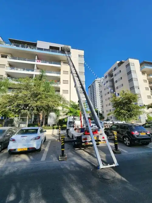 מנוף הרמה: הפתרון המושלם להרמת ציוד ורהיטים לגובה